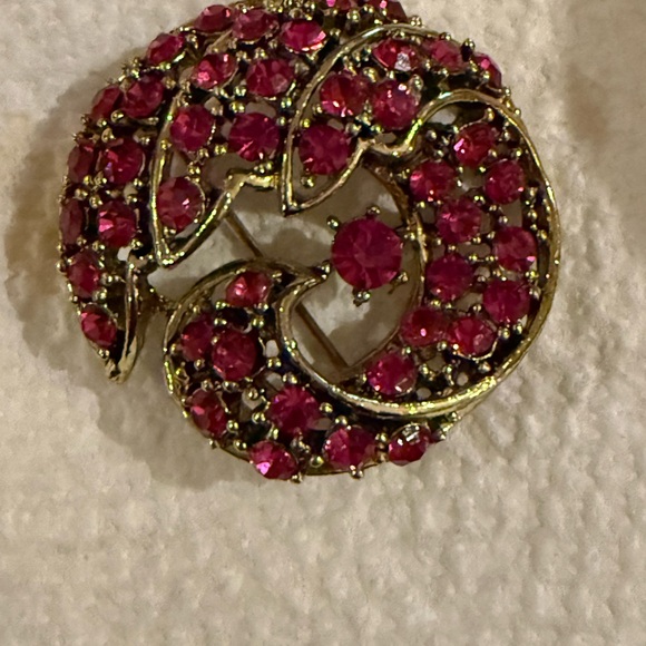 Vintage Elegant Pink Rhinestone Crystal Gold Brooch - Picture 9 of 10